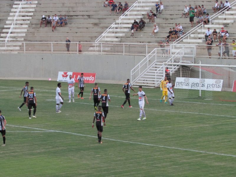 NACIONAL PASSA PARA SEMIFINAIS