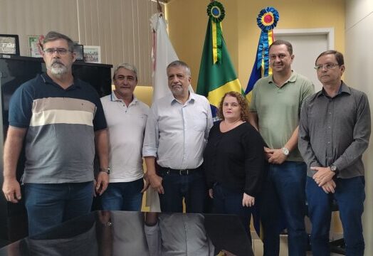 O prefeito Marcos Guarino, acompanhado pelo vice-prefeito eleito, Manoel Carvalho, anunciou na manhã desta segunda-feira a composição do secretariado municipal para o mandato 2025-2028.