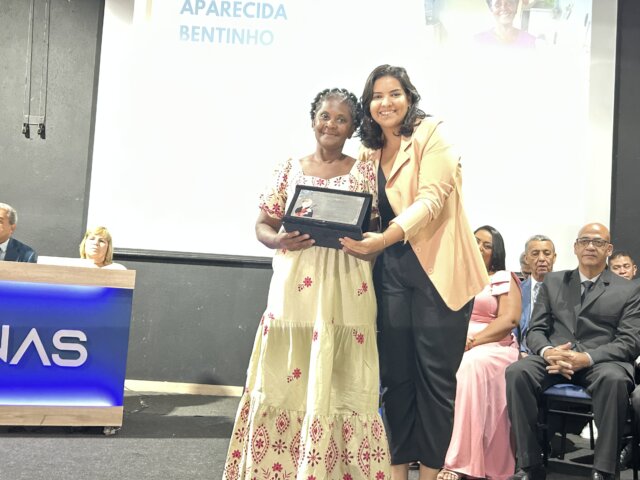 Srª Terezinha Aparecida Bentinho, é homenageada da excelentíssima vereadora Cássia Ribeiro