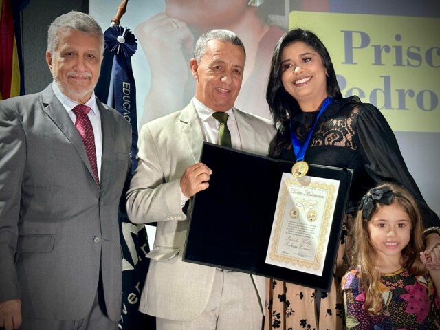 Priscila Kelly Pedrosa Corrêa é homenageada com a Medalha Mérito Muriaeense José Alencar