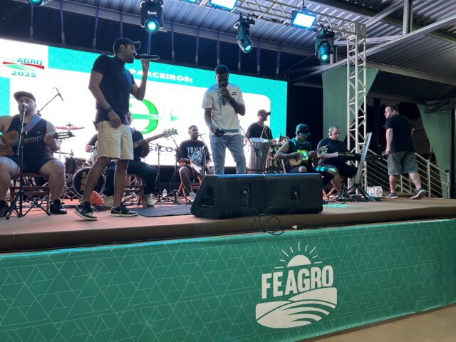 Domingo de sabor e samba: praça de alimentação da Feagro é sucesso e Batuque de 2 encerra a noite com muito pagode