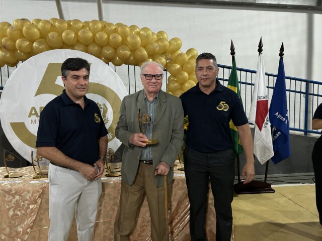 Ex-presidente da APAE de Muriaé, Messias Soares Vardiero é homenageado pela contribuição à instituição”