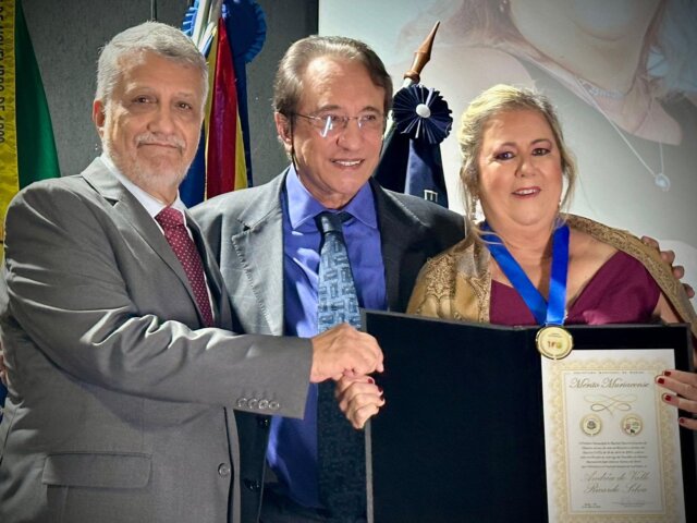 Andréa do Valle Ricardo Silva é homenageada com a Medalha Mérito Muriaeense José Alencar