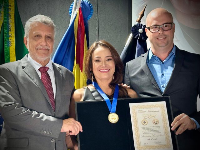 Dra. Francine Gonçalves da Costa é homenageada com a Medalha Mérito Muriaeense José Alencar