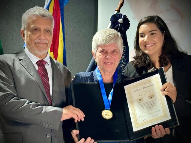 Sandra Lúcia Couto Bittencourt é homenageada com Medalha Muriaeense 2025 por sua dedicação à educação e aos direitos dos trabalhadores