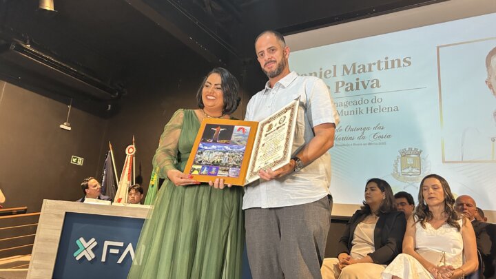 Daniel Martins de Paiva, MSc, recebe o Título de Honra ao Mérito durante comemorações do Dia do Muriaeense