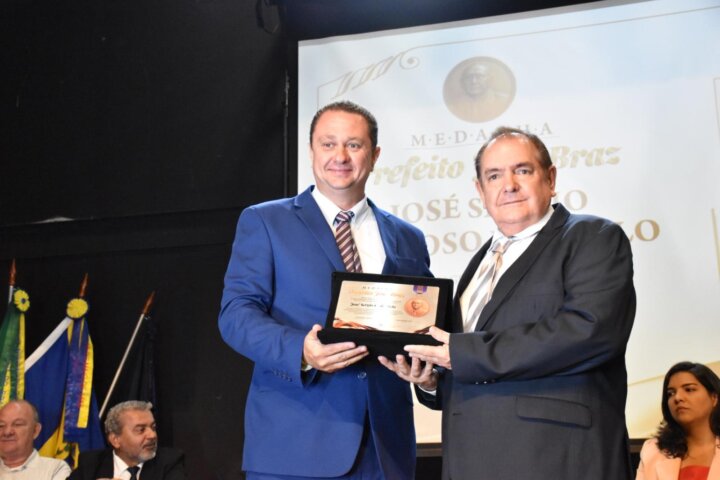 Câmara Municipal de Muriaé homenageia José Sérgio Cardoso de Melo com a Medalha Prefeito José Braz