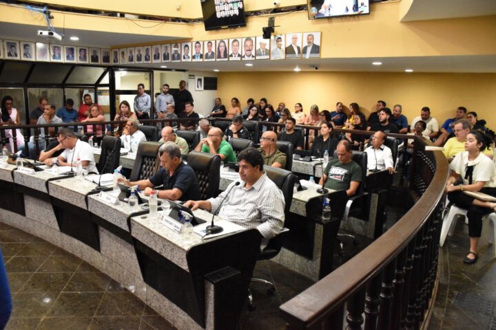 Vereadores Evandro Cheroso e Afonso da Saúde serão o presidente e o relator da Comissão que vai analisar o requerimento da suplente do Vereador Devail Gomes Corrêa (PP) solicitando a cassação de seu mandato