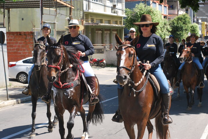 Cavalgada Damas da Sela movimenta Muriaé com protagonismo feminino e tradição equestre