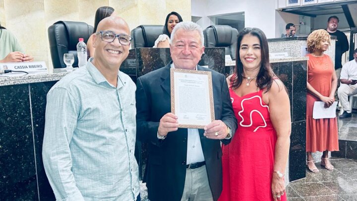 Vicente de Paula Almeida recebe Moção de Congratulações e Aplausos por indicação do vereador Adilson Duarte em Muriaé