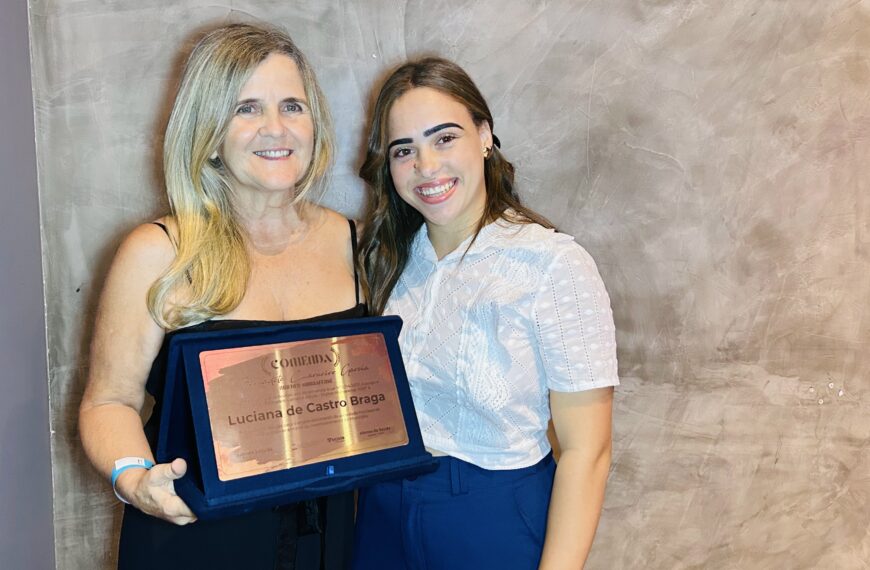 Luciana de Castro Braga é homenageada pelo vereador Afonso da Saúde por sua atuação cultural e social