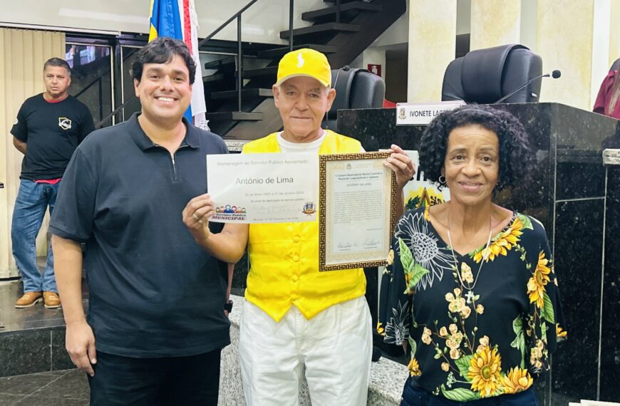 Antônio de Lima recebe Moção de Congratulações e Aplausos na Câmara Municipal de Muriaé