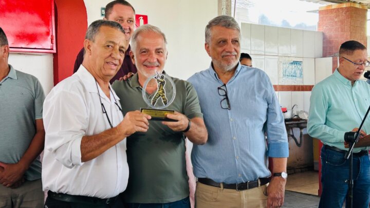 João Franca Ciribelli de Carvalho recebe Troféu Mérito do Trabalho em Muriaé