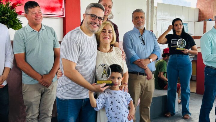 Léa Maria Pereira e Silva recebe homenagem com o Troféu Mérito do Trabalho em Muriaé