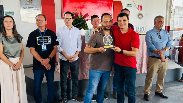 José Geraldo Bitencourt Júnior recebe Troféu Mérito do Trabalho por indicação do vereador Reginaldo Roriz