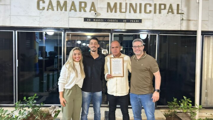 Professor Ivan José da Silva recebe Moção de Congratulações e Aplausos da Câmara de Muriaé